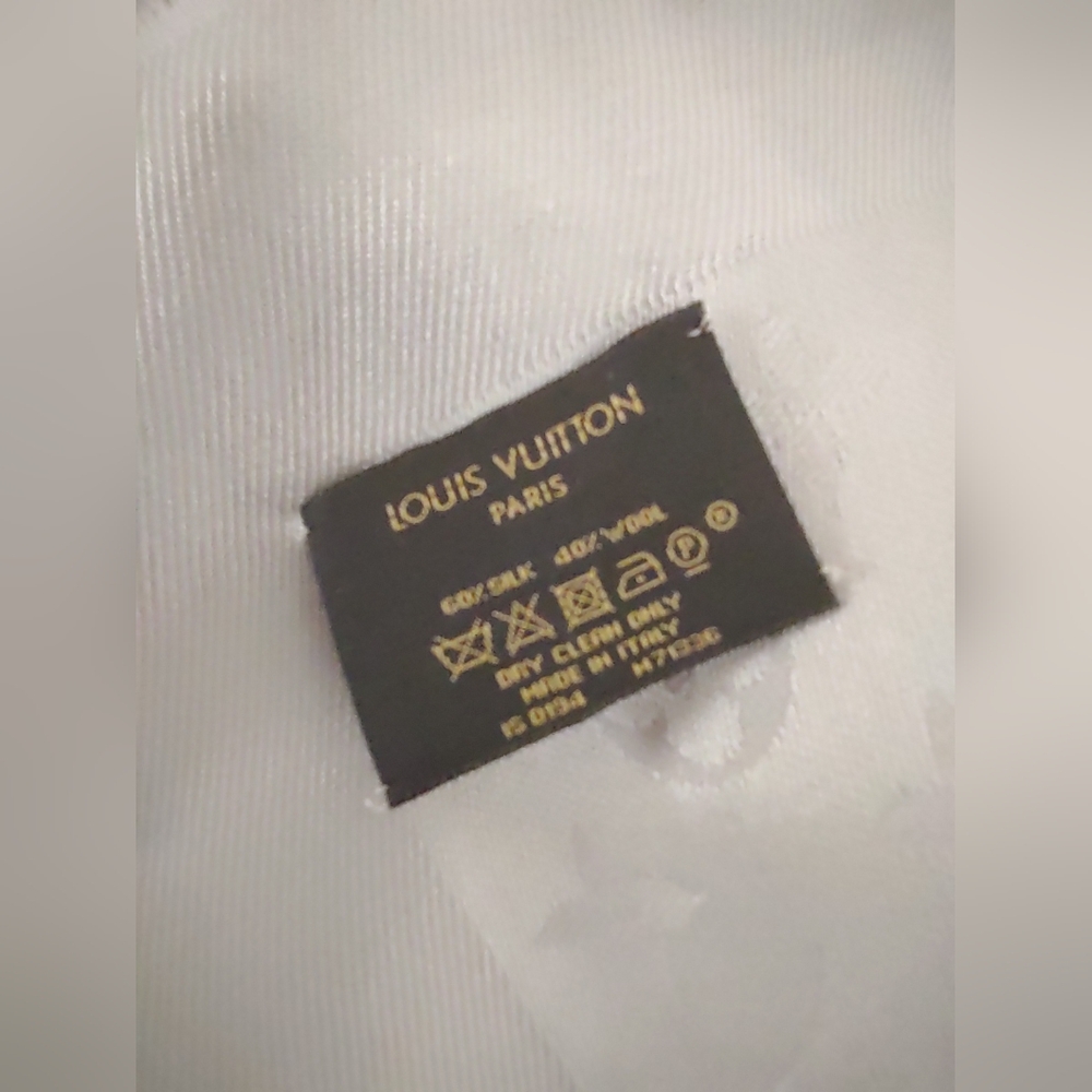 Louis Vuitton Monogram Chale Shawl - Picture 9 of 9